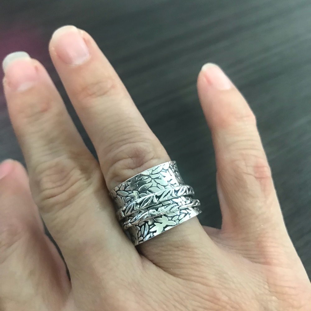 Silver spinner ring